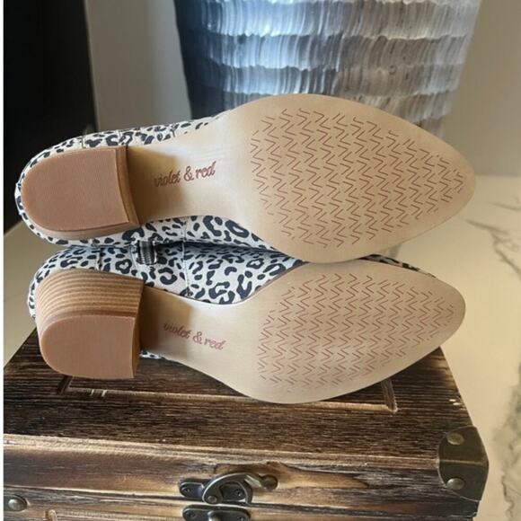 Violet & Red Cortny Heeled Booties in Leopard Print - Picture 7 of 8